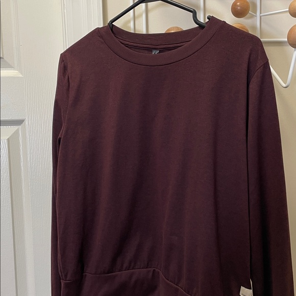 Vuori Tops - Vuori  Long Sleeve Athletic Top - Maroon - L